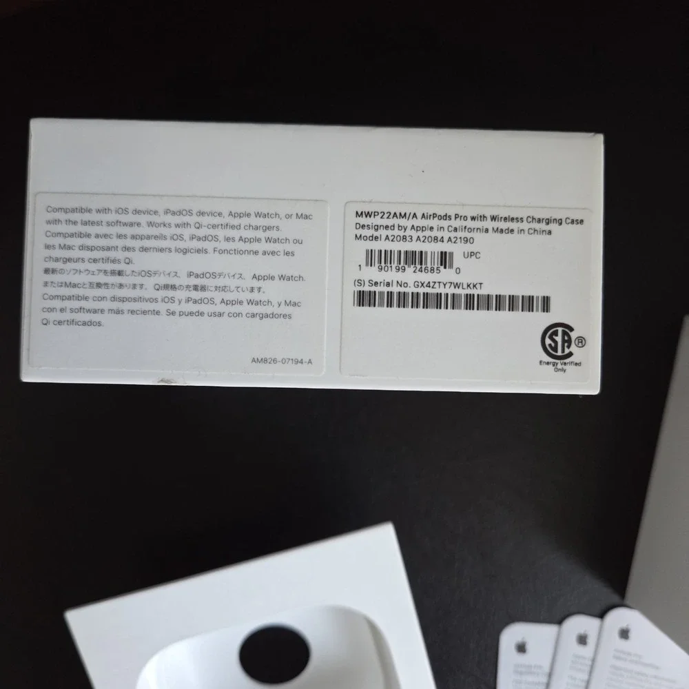 Apple AirPods Pro Wireless Charging Case 1st Gen White w/ Box Fittings Cable CIB